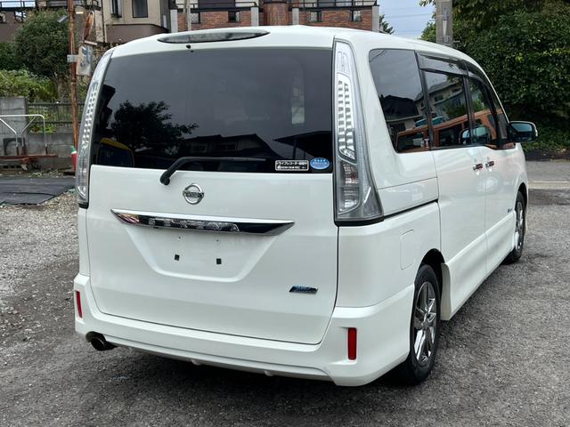 セレナ ライダー　ブラックライン　Ｓ－ハイブリッド　バックカメラ　ナビ　ＴＶ　オートクルーズコントロール　両側電動スライドドア　オートライト　ＨＩＤ　スマートキー　後席モニター　３列シート　ウォークスルー　ＣＶＴ　アルミホイール　ＣＤ　ＤＶＤ再生（16枚目）