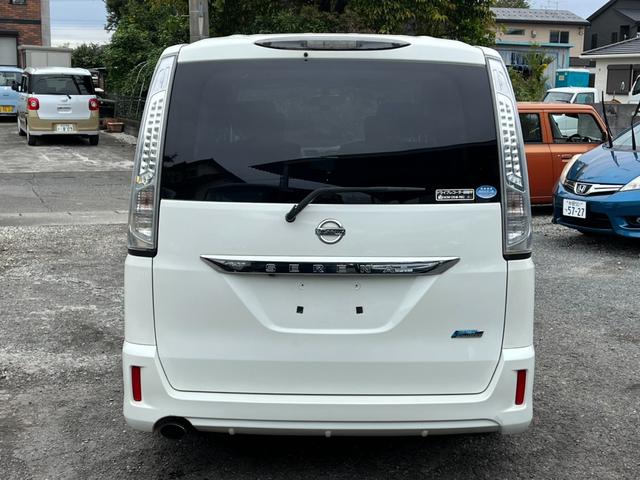 セレナ ライダー　ブラックライン　Ｓ－ハイブリッド　バックカメラ　ナビ　ＴＶ　オートクルーズコントロール　両側電動スライドドア　オートライト　ＨＩＤ　スマートキー　後席モニター　３列シート　ウォークスルー　ＣＶＴ　アルミホイール　ＣＤ　ＤＶＤ再生（17枚目）