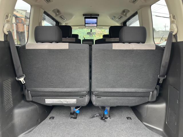 セレナ ライダー　ブラックライン　Ｓ－ハイブリッド　バックカメラ　ナビ　ＴＶ　オートクルーズコントロール　両側電動スライドドア　オートライト　ＨＩＤ　スマートキー　後席モニター　３列シート　ウォークスルー　ＣＶＴ　アルミホイール　ＣＤ　ＤＶＤ再生（20枚目）