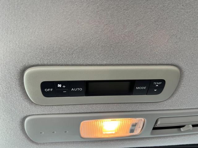 セレナ ライダー　ブラックライン　Ｓ－ハイブリッド　バックカメラ　ナビ　ＴＶ　オートクルーズコントロール　両側電動スライドドア　オートライト　ＨＩＤ　スマートキー　後席モニター　３列シート　ウォークスルー　ＣＶＴ　アルミホイール　ＣＤ　ＤＶＤ再生（26枚目）