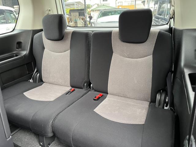 セレナ ライダー　ブラックライン　Ｓ－ハイブリッド　バックカメラ　ナビ　ＴＶ　オートクルーズコントロール　両側電動スライドドア　オートライト　ＨＩＤ　スマートキー　後席モニター　３列シート　ウォークスルー　ＣＶＴ　アルミホイール　ＣＤ　ＤＶＤ再生（27枚目）