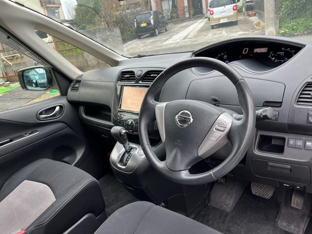 セレナ ライダー　ブラックライン　Ｓ－ハイブリッド　バックカメラ　ナビ　ＴＶ　オートクルーズコントロール　両側電動スライドドア　オートライト　ＨＩＤ　スマートキー　後席モニター　３列シート　ウォークスルー　ＣＶＴ　アルミホイール　ＣＤ　ＤＶＤ再生（29枚目）