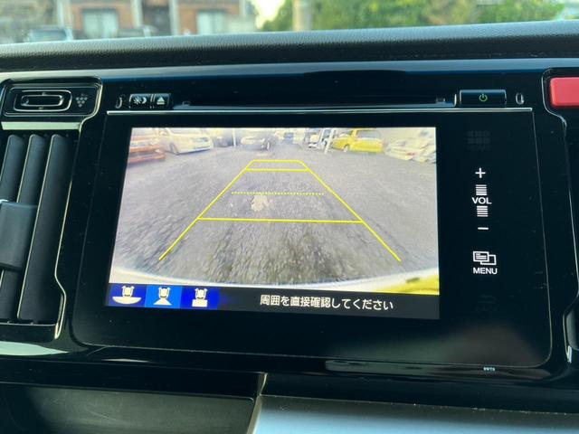 バックカメラも付いています。駐車の時に便利なのはもちろんの事、後方死角にいる子供たちに気が付くことができるので安心安全ですね