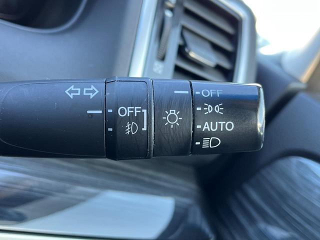 オデッセイ アブソルート 4WD ETC バックカメラ ナビ オートクルーズコントロール 衝突被害軽減システム 両側電動スライドドア オートライト LEDヘッドランプ スマートキー アイドリングストップ 3列シート CVT(9枚目)