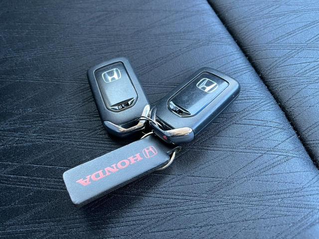 オデッセイ アブソルート 4WD ETC バックカメラ ナビ オートクルーズコントロール 衝突被害軽減システム 両側電動スライドドア オートライト LEDヘッドランプ スマートキー アイドリングストップ 3列シート CVT(12枚目)