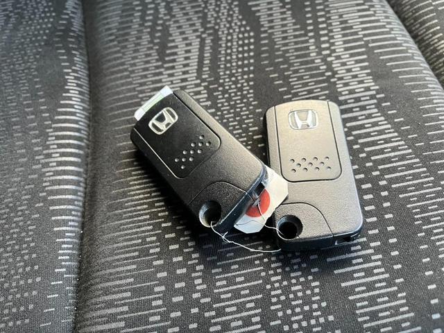 ステップワゴン G コンフォートセレクション バックカメラ ナビ TV クリアランスソナー オートクルーズコントロール 両側電動スライドドア オートライト HID スマートキー アイドリングストップ CVT アルミホイール CD DVD再生(12枚目)