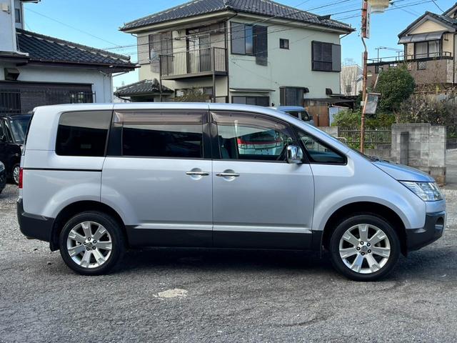 デリカD:5 シャモニー ETC バックカメラ サイドカメラ ナビ オートクルーズコントロール 両側電動スライドドア オートライト HID スマートキー 電動格納ミラー 3列シート CVT 盗難防止システム 衝突安全ボディ(20枚目)