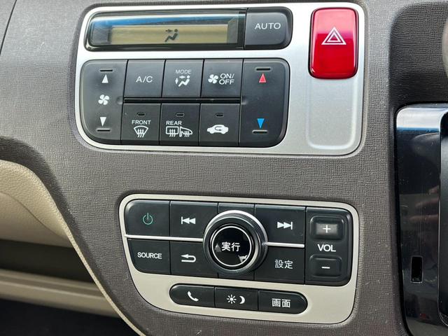 手の届きやすいところで簡単操作ができる空調付き！オールシーズンお好みの温度調節ができます。