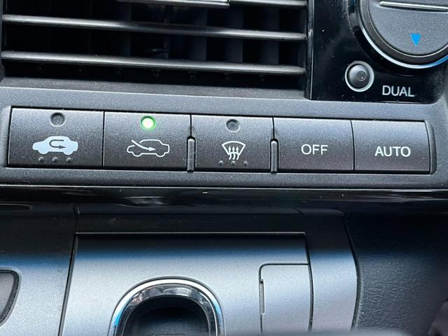 エリシオン GエアロHDDナビスペシャルパッケージ バックカメラ ナビ 両側電動スライドドア オートライト HID キーレスエントリー 3列シート AT アルミホイール 盗難防止システム 衝突安全ボディ ABS エアコン パワーステアリング(6枚目)