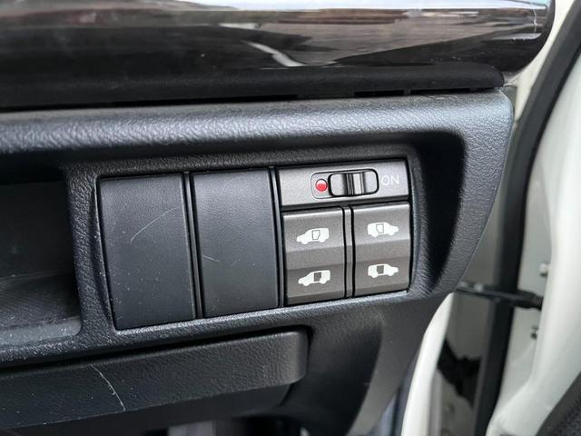 エリシオン GエアロHDDナビスペシャルパッケージ バックカメラ ナビ 両側電動スライドドア オートライト HID キーレスエントリー 3列シート AT アルミホイール 盗難防止システム 衝突安全ボディ ABS エアコン パワーステアリング(7枚目)