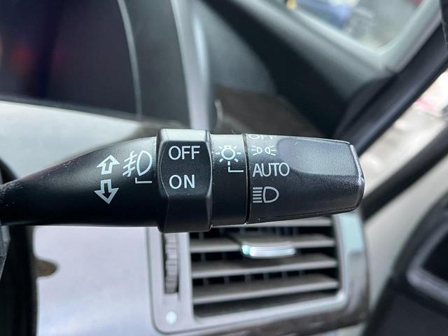 エリシオン GエアロHDDナビスペシャルパッケージ バックカメラ ナビ 両側電動スライドドア オートライト HID キーレスエントリー 3列シート AT アルミホイール 盗難防止システム 衝突安全ボディ ABS エアコン パワーステアリング(8枚目)