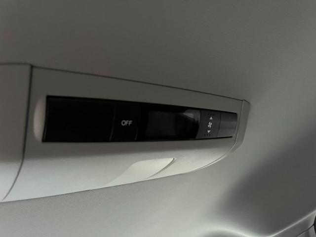 エリシオン GエアロHDDナビスペシャルパッケージ バックカメラ ナビ 両側電動スライドドア オートライト HID キーレスエントリー 3列シート AT アルミホイール 盗難防止システム 衝突安全ボディ ABS エアコン パワーステアリング(9枚目)