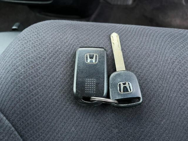 エリシオン GエアロHDDナビスペシャルパッケージ バックカメラ ナビ 両側電動スライドドア オートライト HID キーレスエントリー 3列シート AT アルミホイール 盗難防止システム 衝突安全ボディ ABS エアコン パワーステアリング(12枚目)