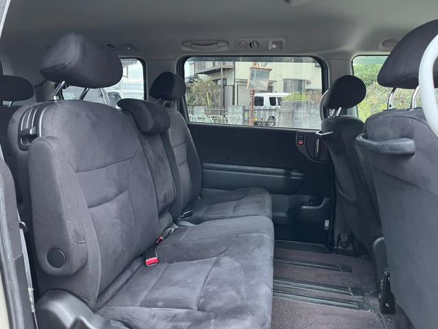 エリシオン GエアロHDDナビスペシャルパッケージ バックカメラ ナビ 両側電動スライドドア オートライト HID キーレスエントリー 3列シート AT アルミホイール 盗難防止システム 衝突安全ボディ ABS エアコン パワーステアリング(24枚目)