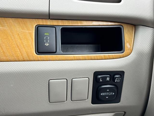 エスティマ 2.4アエラス Gエディションナビスペシャル ETC ナビ 両側電動スライドドア オートライト HID スマートキー 電動格納ミラー 3列シート ウォークスルー オットマン CVT アルミホイール DVD再生(27枚目)