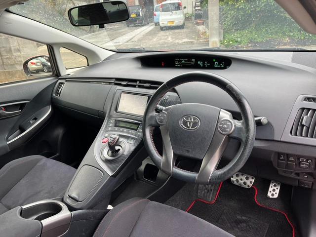 プリウス Sツーリングセレクション・G’s ETC バックカメラ ナビ TV アルミホイール オートライト HID CVT スマートキー 電動格納ミラー 盗難防止システム CD DVD再生 Bluetooth 衝突安全ボディ ABS エアコン(3枚目)