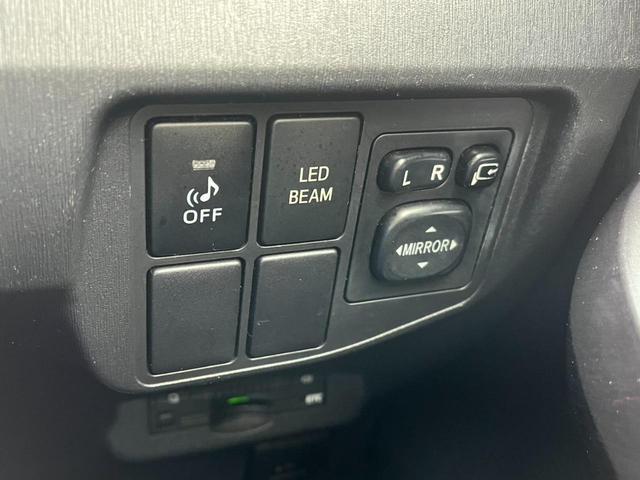 プリウス Sツーリングセレクション・G’s ETC バックカメラ ナビ TV アルミホイール オートライト HID CVT スマートキー 電動格納ミラー 盗難防止システム CD DVD再生 Bluetooth 衝突安全ボディ ABS エアコン(9枚目)