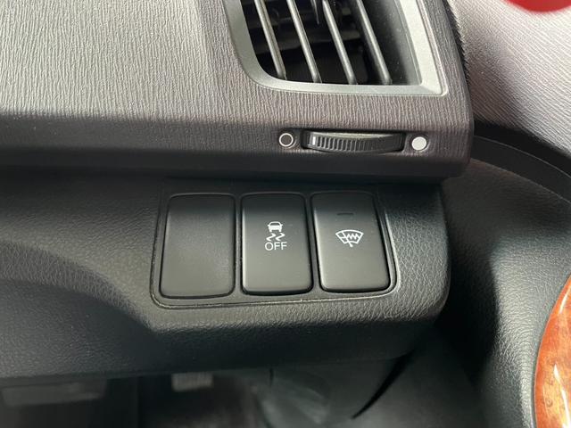 オデッセイ Mファインスピリット エアロパッケージ 4WD 全周囲カメラ ナビ HID キーレスエントリー 3列シート AT アルミホイール CD 盗難防止システム 衝突安全ボディ ABS ESC エアコン パワーステアリング パワーウィンドウ(5枚目)