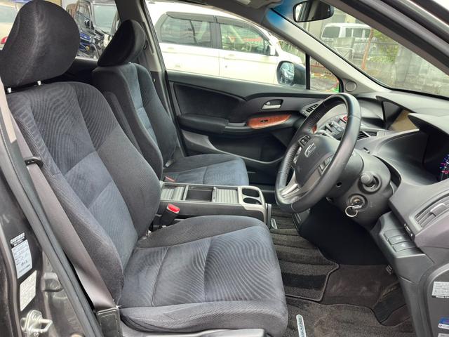 オデッセイ Mファインスピリット エアロパッケージ 4WD 全周囲カメラ ナビ HID キーレスエントリー 3列シート AT アルミホイール CD 盗難防止システム 衝突安全ボディ ABS ESC エアコン パワーステアリング パワーウィンドウ(9枚目)