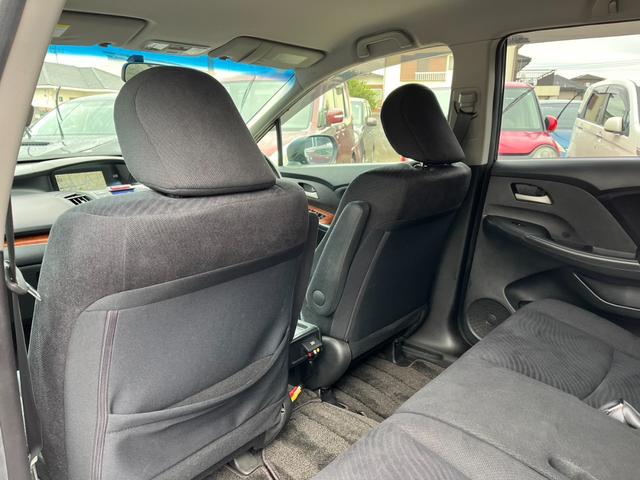 オデッセイ Mファインスピリット エアロパッケージ 4WD 全周囲カメラ ナビ HID キーレスエントリー 3列シート AT アルミホイール CD 盗難防止システム 衝突安全ボディ ABS ESC エアコン パワーステアリング パワーウィンドウ(13枚目)