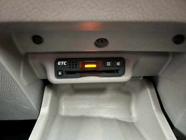 オデッセイ Ｍファインスピリット　ＥＴＣ　全周囲カメラ　ナビ　アルミホイール　オートライト　ＨＩＤ　キーレスエントリー　ＣＶＴ　盗難防止システム　衝突安全ボディ　ＡＢＳ　ＣＤ　ＤＶＤ再生　Ｂｌｕｅｔｏｏｔｈ　エアコン（9枚目）