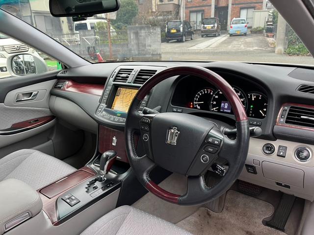 クラウン ロイヤルサルーン ETC クリアランスソナー オートクルーズコントロール バックカメラ ナビ TV アルミホイール HID AT スマートキー 電動格納ミラー 盗難防止システム CD DVD再生 MD(3枚目)