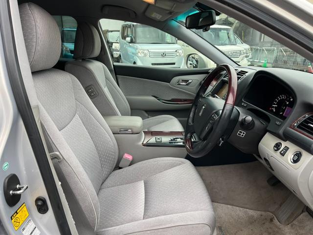 クラウン ロイヤルサルーン ETC クリアランスソナー オートクルーズコントロール バックカメラ ナビ TV アルミホイール HID AT スマートキー 電動格納ミラー 盗難防止システム CD DVD再生 MD(23枚目)