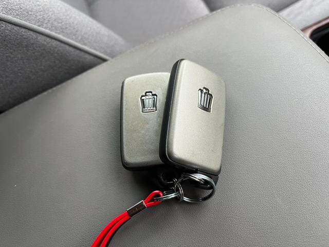 クラウン ロイヤルサルーン ETC クリアランスソナー オートクルーズコントロール バックカメラ ナビ TV アルミホイール HID AT スマートキー 電動格納ミラー 盗難防止システム CD DVD再生 MD(29枚目)