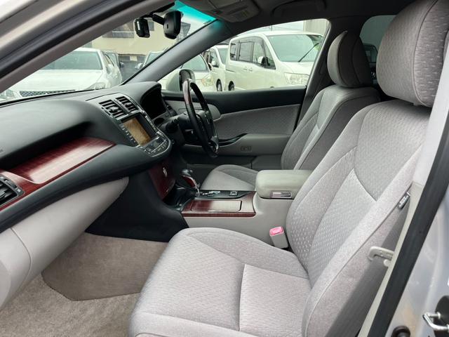 クラウン ロイヤルサルーン ETC クリアランスソナー オートクルーズコントロール バックカメラ ナビ TV アルミホイール HID AT スマートキー 電動格納ミラー 盗難防止システム CD DVD再生 MD(30枚目)