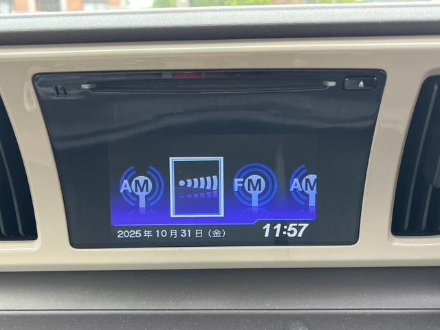 バックカメラも付いています。駐車の時に便利なのはもちろんの事、後方死角にいる子供たちに気が付くことができるので安心安全ですね