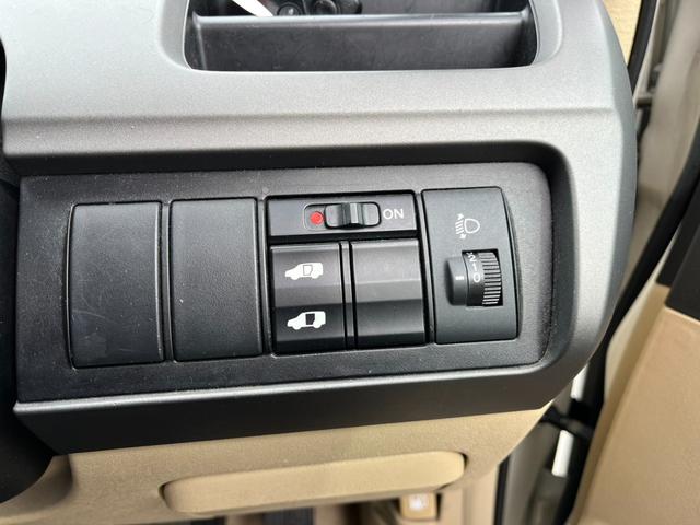 ステップワゴン G 4WD バックカメラ ナビ 両側スライド・片側電動 キーレスエントリー 3列シート AT 盗難防止システム 衝突安全ボディ ABS エアコン パワーステアリング(8枚目)