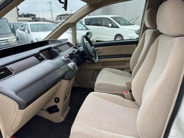 ステップワゴン G 4WD バックカメラ ナビ 両側スライド・片側電動 キーレスエントリー 3列シート AT 盗難防止システム 衝突安全ボディ ABS エアコン パワーステアリング(10枚目)