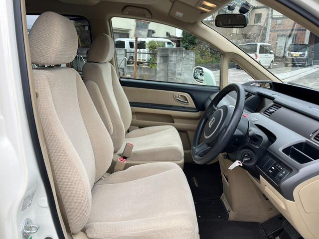 ステップワゴン G 4WD バックカメラ ナビ 両側スライド・片側電動 キーレスエントリー 3列シート AT 盗難防止システム 衝突安全ボディ ABS エアコン パワーステアリング(27枚目)