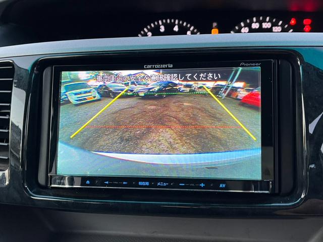 ヴォクシー V バックカメラ ナビ TV 両側スライド・片側電動 HID キーレスエントリー 電動格納ミラー 3列シート AT アルミホイール 衝突安全ボディ ABS エアコン パワーステアリング パワーウィンドウ(4枚目)