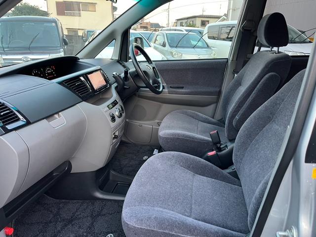 ヴォクシー V バックカメラ ナビ TV 両側スライド・片側電動 HID キーレスエントリー 電動格納ミラー 3列シート AT アルミホイール 衝突安全ボディ ABS エアコン パワーステアリング パワーウィンドウ(9枚目)