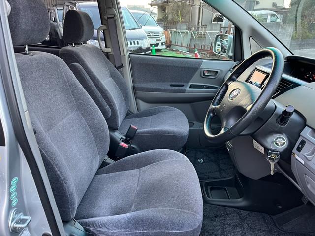 ヴォクシー V バックカメラ ナビ TV 両側スライド・片側電動 HID キーレスエントリー 電動格納ミラー 3列シート AT アルミホイール 衝突安全ボディ ABS エアコン パワーステアリング パワーウィンドウ(25枚目)