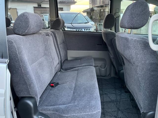 ヴォクシー V バックカメラ ナビ TV 両側スライド・片側電動 HID キーレスエントリー 電動格納ミラー 3列シート AT アルミホイール 衝突安全ボディ ABS エアコン パワーステアリング パワーウィンドウ(26枚目)