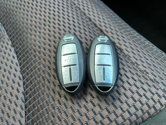 エルグランド ２５０ハイウェイスター　全周囲カメラ　ナビ　ＴＶ　クリアランスソナー　両側電動スライドドア　オートライト　ＨＩＤ　スマートキー　３列シート　ＣＶＴ　アルミホイール　１００Ｖ電源　盗難防止システム　衝突安全ボディ　ＡＢＳ（11枚目）