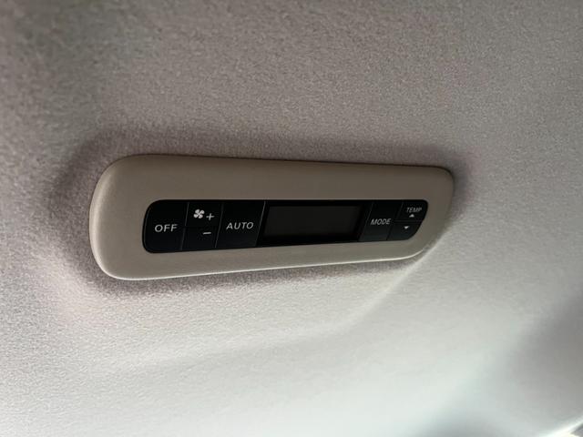 エルグランド ２５０ハイウェイスター　全周囲カメラ　ナビ　ＴＶ　クリアランスソナー　両側電動スライドドア　オートライト　ＨＩＤ　スマートキー　３列シート　ＣＶＴ　アルミホイール　１００Ｖ電源　盗難防止システム　衝突安全ボディ　ＡＢＳ（12枚目）