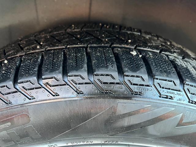 エルグランド ２５０ハイウェイスター　全周囲カメラ　ナビ　ＴＶ　クリアランスソナー　両側電動スライドドア　オートライト　ＨＩＤ　スマートキー　３列シート　ＣＶＴ　アルミホイール　１００Ｖ電源　盗難防止システム　衝突安全ボディ　ＡＢＳ（23枚目）