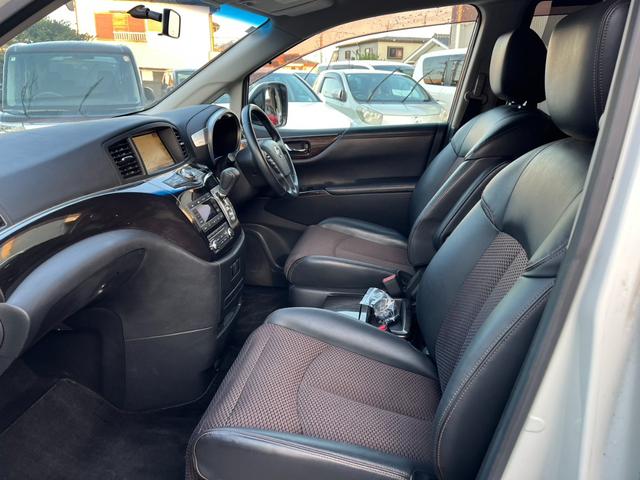 エルグランド ２５０ハイウェイスター　全周囲カメラ　ナビ　ＴＶ　クリアランスソナー　両側電動スライドドア　オートライト　ＨＩＤ　スマートキー　３列シート　ＣＶＴ　アルミホイール　１００Ｖ電源　盗難防止システム　衝突安全ボディ　ＡＢＳ（24枚目）