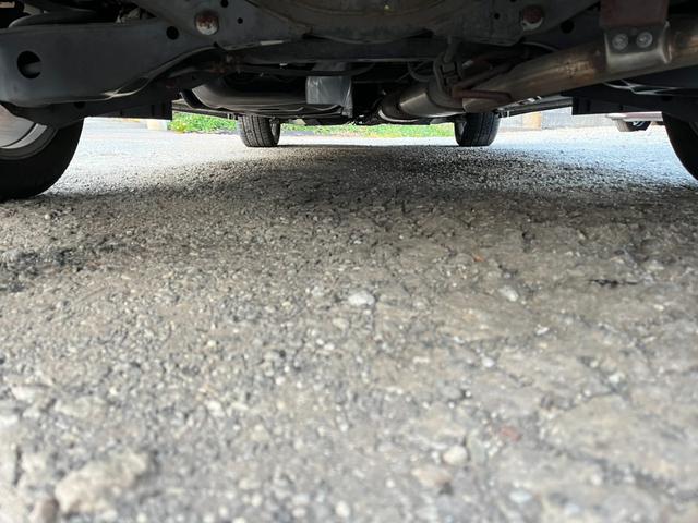 エルグランド ２５０ハイウェイスター　全周囲カメラ　ナビ　ＴＶ　クリアランスソナー　両側電動スライドドア　オートライト　ＨＩＤ　スマートキー　３列シート　ＣＶＴ　アルミホイール　１００Ｖ電源　盗難防止システム　衝突安全ボディ　ＡＢＳ（34枚目）