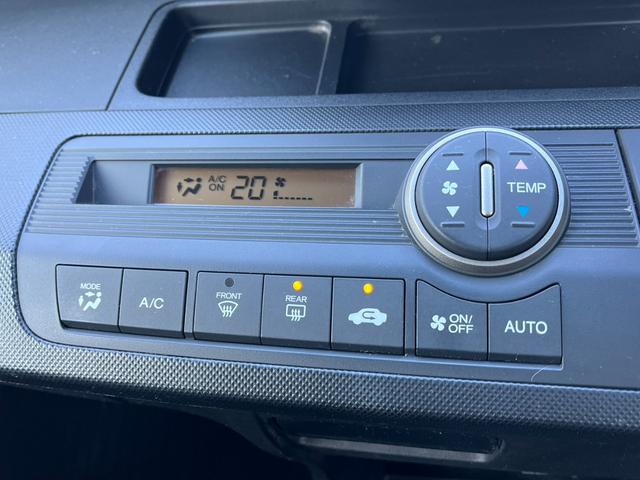 フリードスパイク ＧＬ　バックカメラ　ナビ　ＴＶ　オートクルーズコントロール　両側電動スライドドア　オートライト　ＨＩＤ　スマートキー　電動格納ミラー　ＣＶＴ　アルミホイール　ＣＤ　ＤＶＤ再生　ＵＳＢ　盗難防止システム（7枚目）