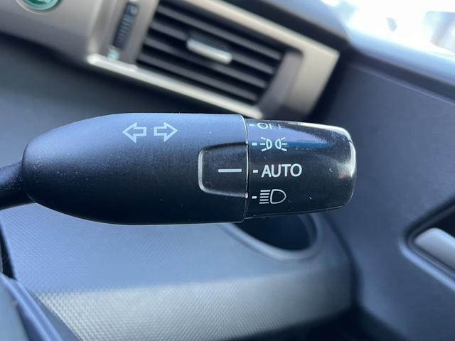 フリードスパイク ＧＬ　バックカメラ　ナビ　ＴＶ　オートクルーズコントロール　両側電動スライドドア　オートライト　ＨＩＤ　スマートキー　電動格納ミラー　ＣＶＴ　アルミホイール　ＣＤ　ＤＶＤ再生　ＵＳＢ　盗難防止システム（9枚目）