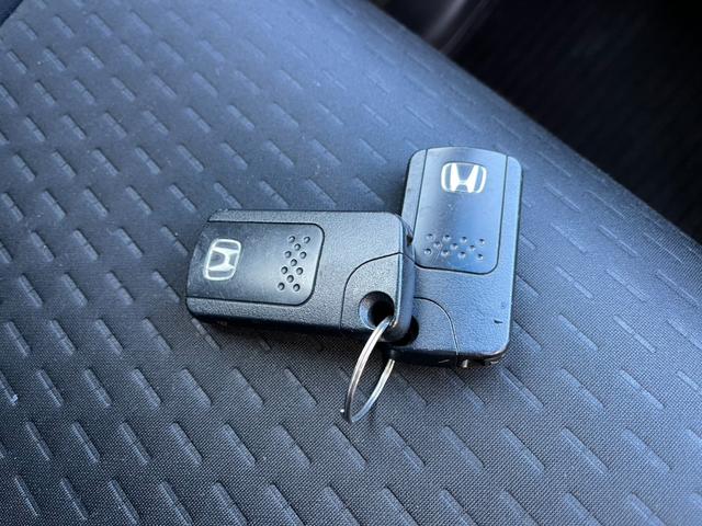 フリードスパイク ＧＬ　バックカメラ　ナビ　ＴＶ　オートクルーズコントロール　両側電動スライドドア　オートライト　ＨＩＤ　スマートキー　電動格納ミラー　ＣＶＴ　アルミホイール　ＣＤ　ＤＶＤ再生　ＵＳＢ　盗難防止システム（11枚目）