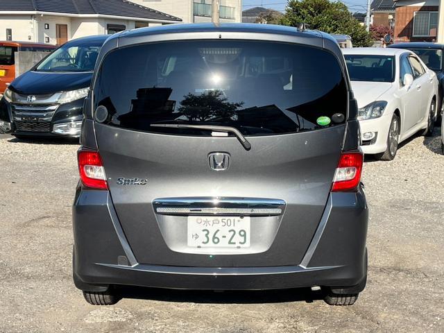 フリードスパイク ＧＬ　バックカメラ　ナビ　ＴＶ　オートクルーズコントロール　両側電動スライドドア　オートライト　ＨＩＤ　スマートキー　電動格納ミラー　ＣＶＴ　アルミホイール　ＣＤ　ＤＶＤ再生　ＵＳＢ　盗難防止システム（16枚目）