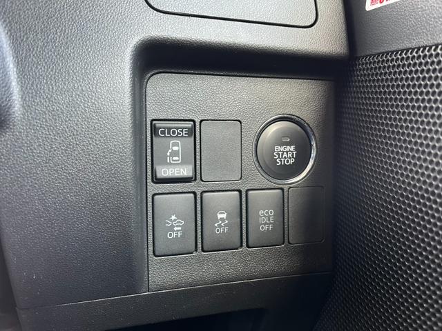 パワースライドドア装備でドアの開閉もスイッチ一つでとても簡単です。スライドドアは坂道では大人でも重くなる事があるので老若男女問わず人気の装備ですよ。