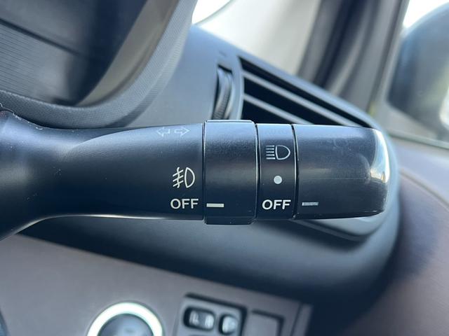 iQ 100G レザーパッケージ バックカメラ ナビ TV アルミホイール スマートキー CVT 盗難防止システム 衝突安全ボディ ABS ESC USB Bluetooth エアコン パワーステアリング パワーウィンドウ(9枚目)