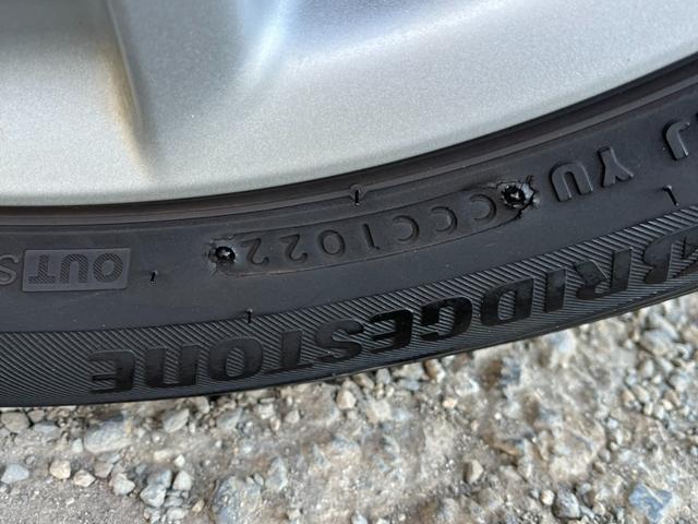 iQ 100G レザーパッケージ バックカメラ ナビ TV アルミホイール スマートキー CVT 盗難防止システム 衝突安全ボディ ABS ESC USB Bluetooth エアコン パワーステアリング パワーウィンドウ(25枚目)