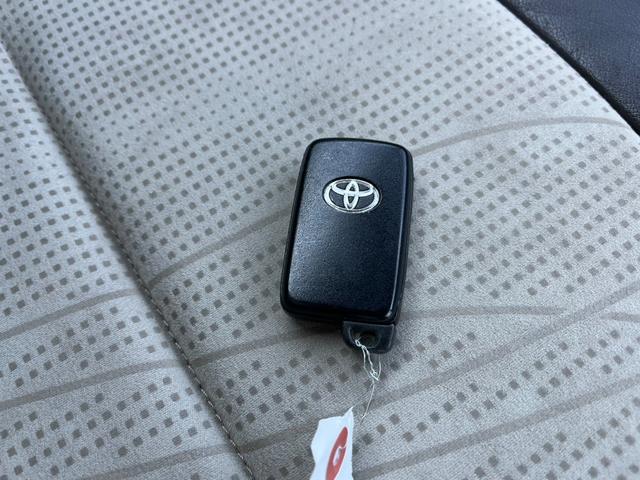 iQ 100G レザーパッケージ バックカメラ ナビ TV アルミホイール スマートキー CVT 盗難防止システム 衝突安全ボディ ABS ESC USB Bluetooth エアコン パワーステアリング パワーウィンドウ(26枚目)